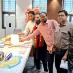 ناندیڑ: قدیم گنج تا ناؤگھاٹ برج سڑک کو سی سی بنانے ۭکا مطالبہ ناندیڑ SDPI کے وفد کی میونسپل کمشنر سے نمائندگی