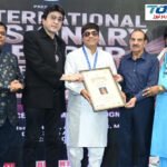 محمد ایاز کو نیلسن منڈیلا انٹرنیشنل پیس ایوارڈ سے نوازا گیا۔