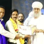 مجیب بھائی متر منڈل کی جانب سے ایڈوکیٹ محمد شاہد کو بہترین صحافتی ایوارڈ سے نوازا گیا۔
